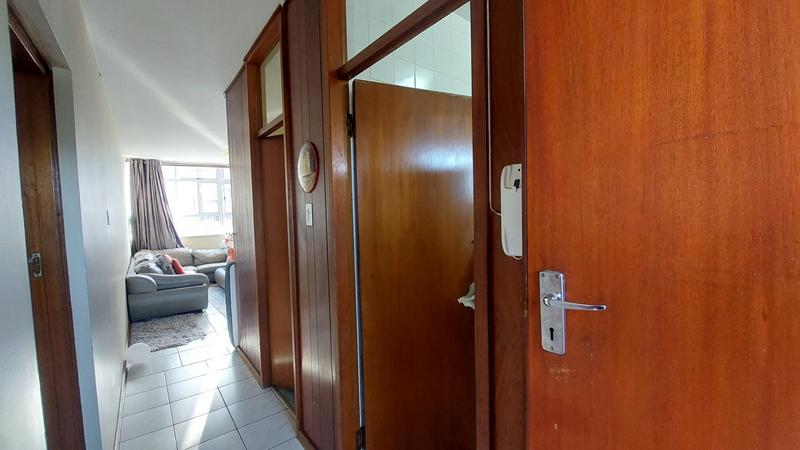 1 Bedroom Property for Sale in Loevenstein Western Cape